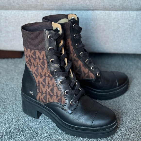 Fit like a 7. Barely worn. Beautiful boots. - Picture 2 of 2